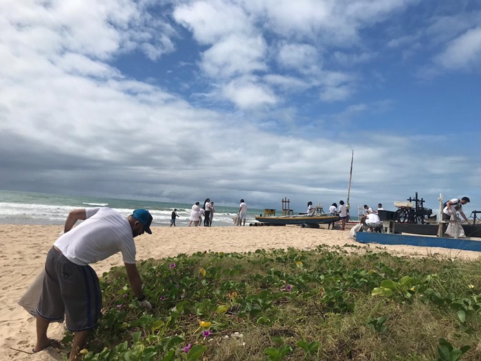 Turma de Administração e Serviço Social participando do dia Mundial da Limpeza
